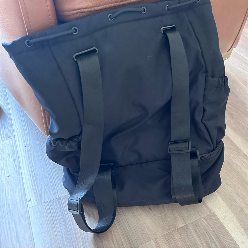 Beyond Yoga Convertible Gym Bag Black Backpack Tote Bag Travel Zipper Bottom - Picture 6 of 6